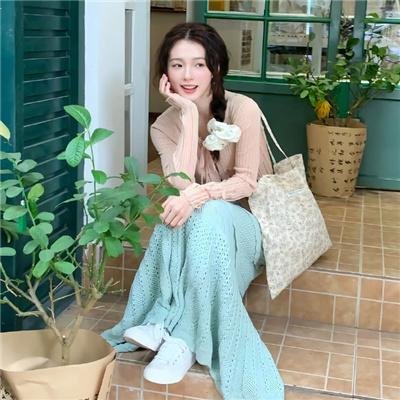 捆著你,困著我